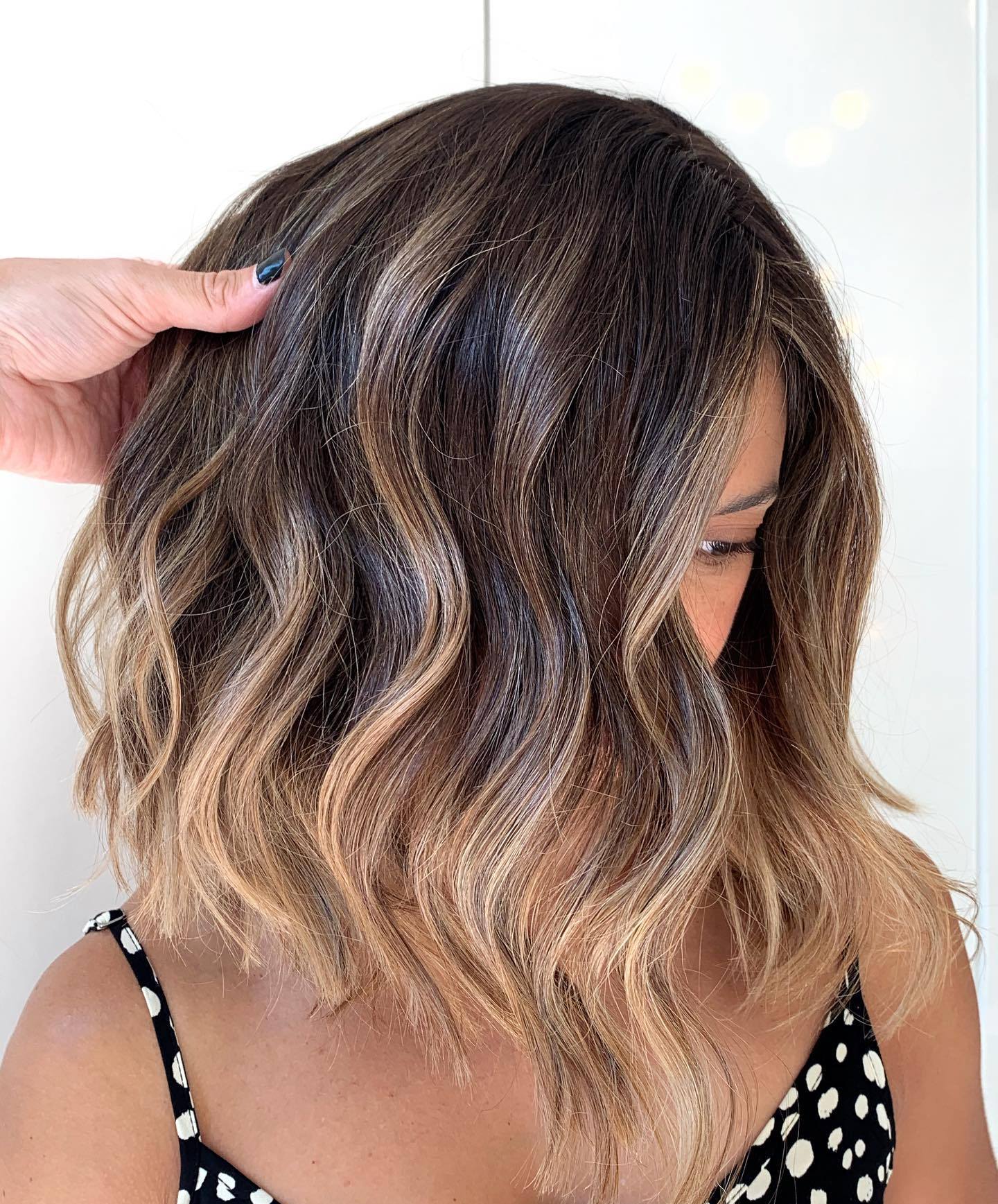 Short Wavy Hairstyle with Partial Highlights