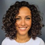 curly-bob-for-oval-face